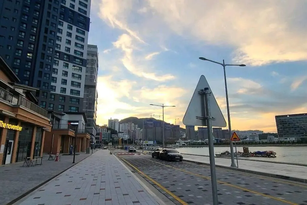 Oceanview - Short And Long Term Stay Busan Apartment
